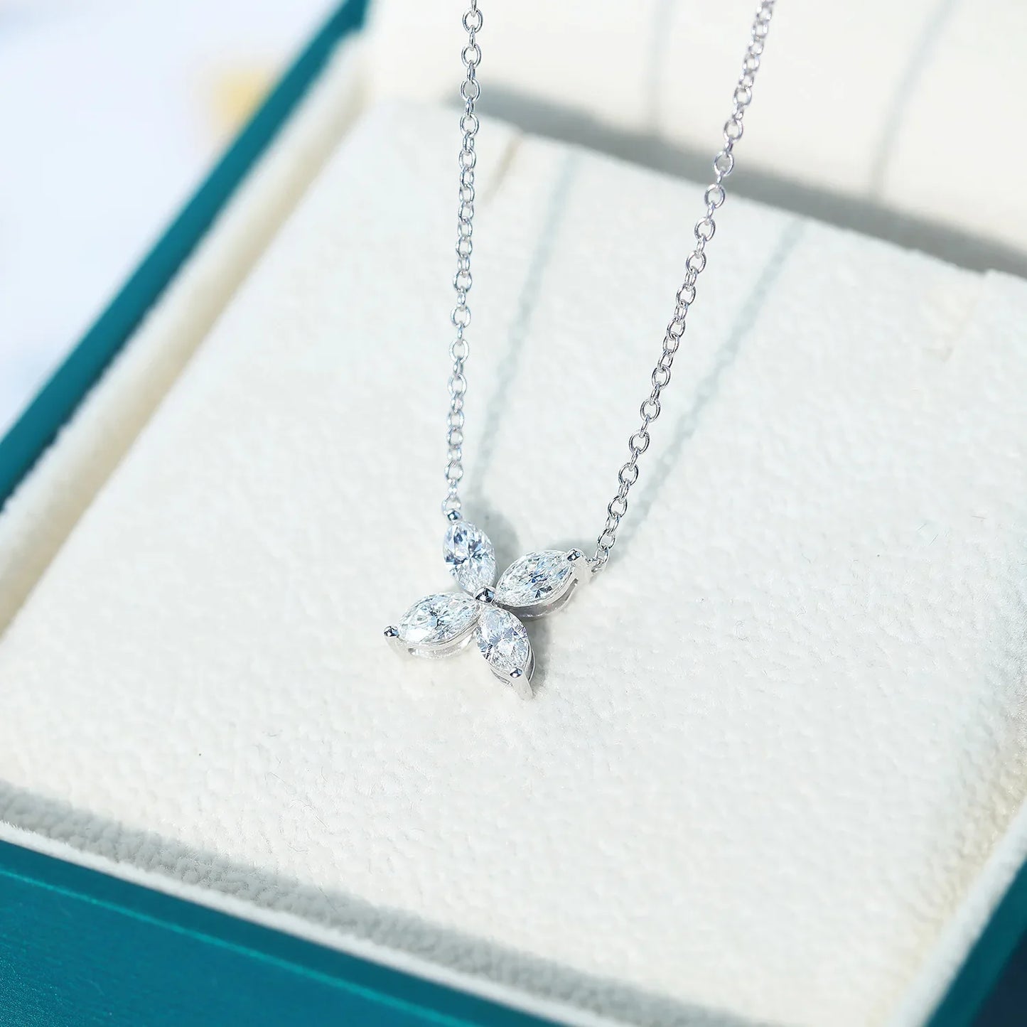 CATRIN Jewelry Naszyjnik LUMINA – czterolistna koniczyna ze srebra 925