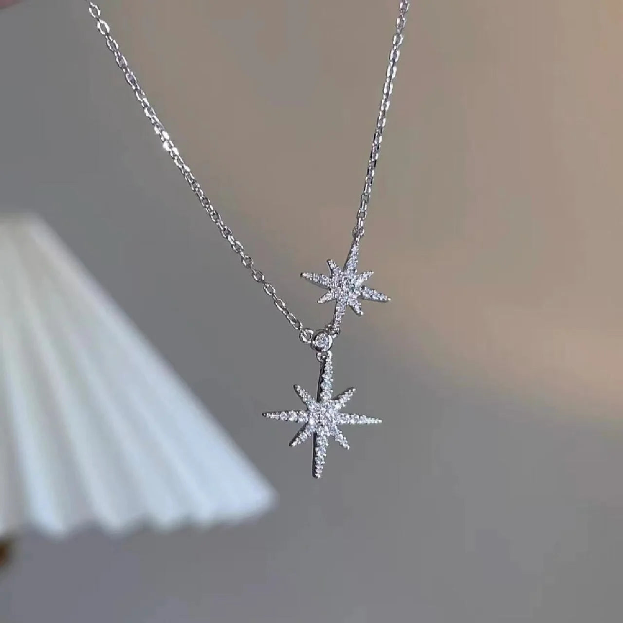 StellarGleam – Naszyjnik inspirowany spadającymi gwiazdami, srebro 925.