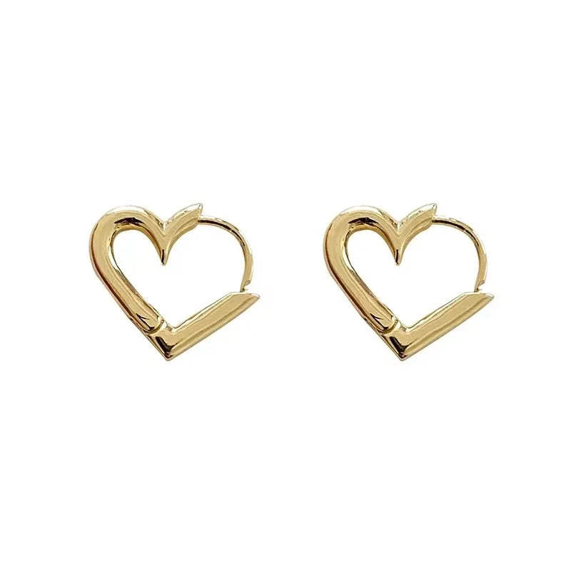 Kolczyki LOVE Heart ze srebra 925 – klasyczne sztyfty z cyrkonią