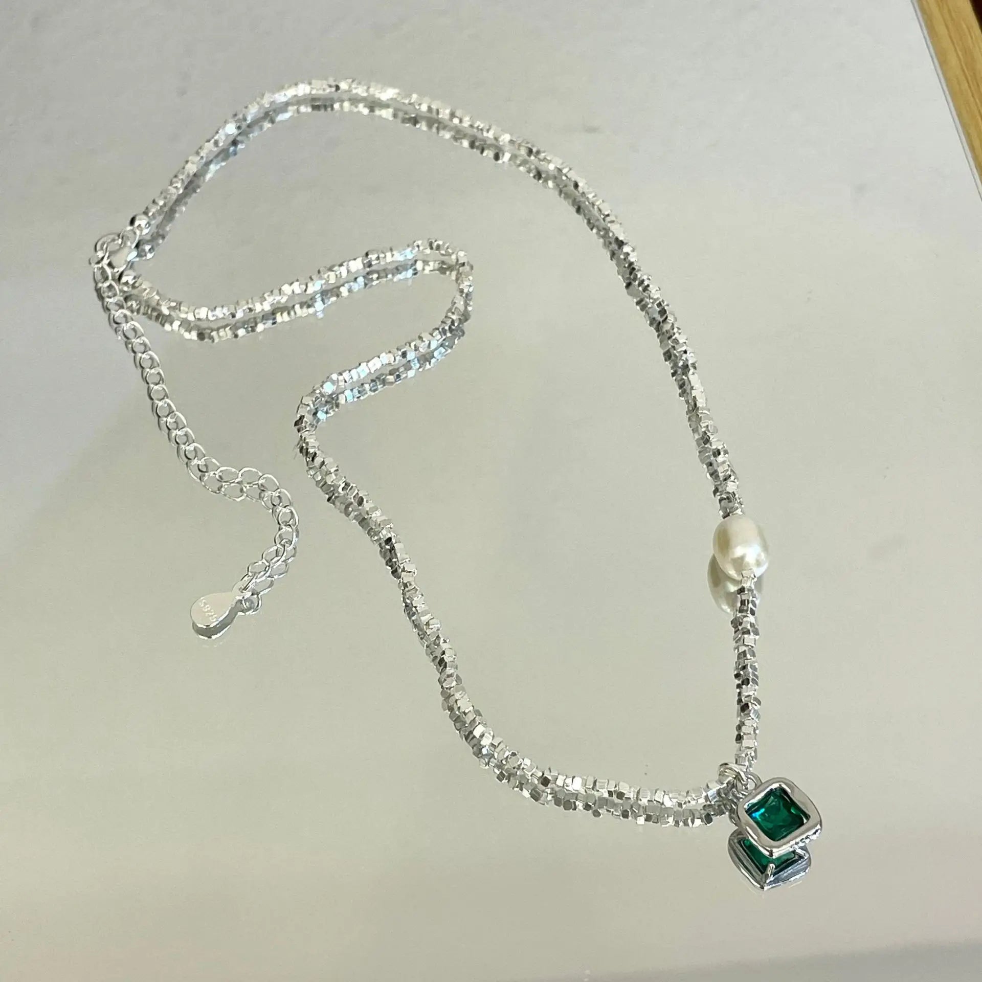 Naszyjnik CATRIN Aurora Green ze srebra próby 925 z zielonym wisiorkiem
